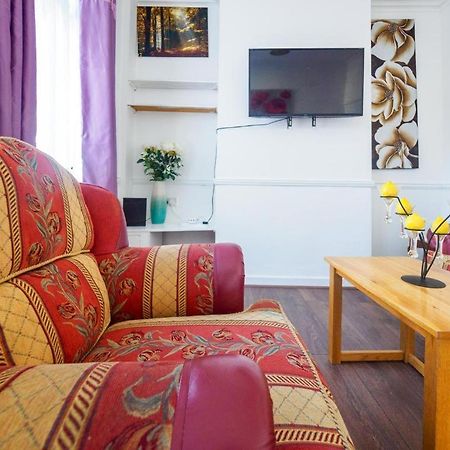 Stoke-on-Trent 12 Cornwallis Lodge Family Room 1 מראה חיצוני תמונה