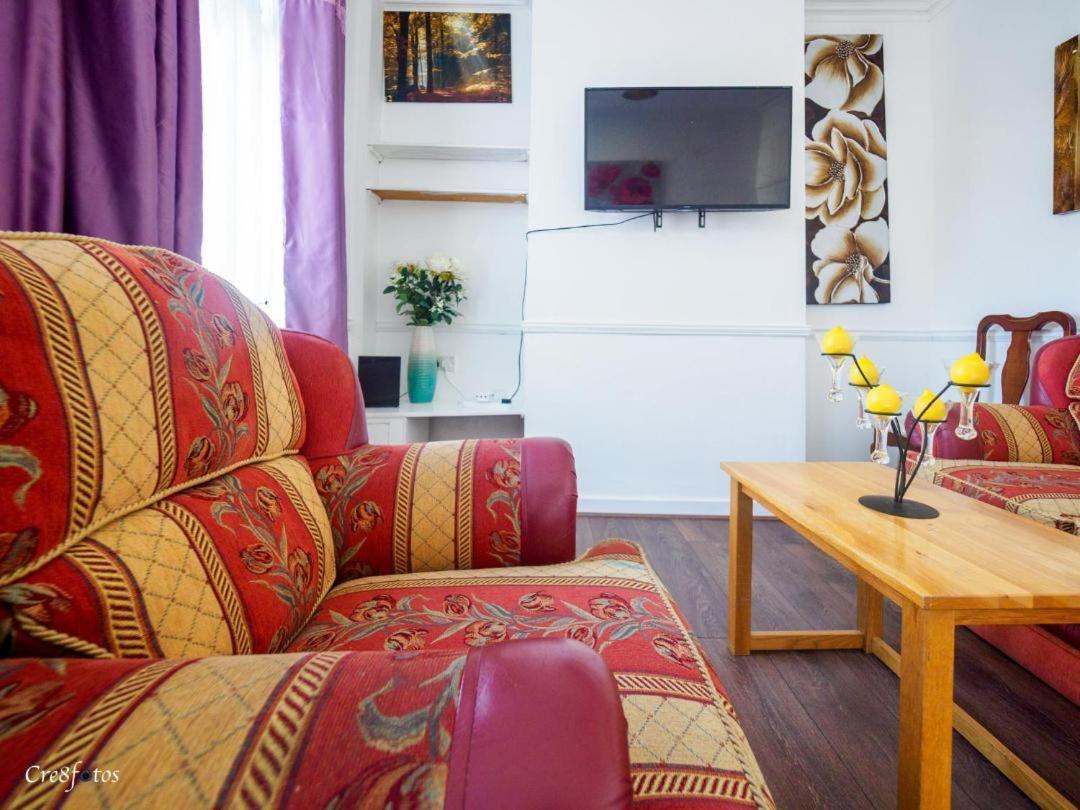 Stoke-on-Trent 12 Cornwallis Lodge Family Room 1 מראה חיצוני תמונה