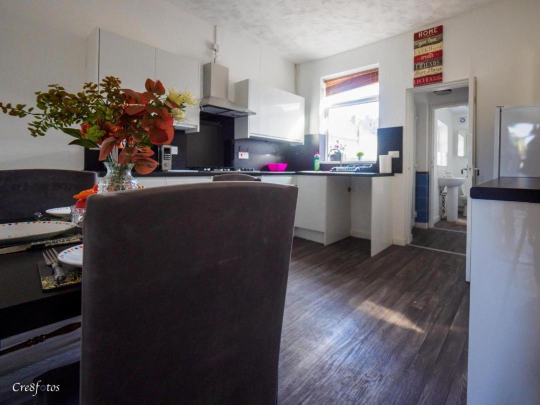 Stoke-on-Trent 12 Cornwallis Lodge Family Room 1 מראה חיצוני תמונה