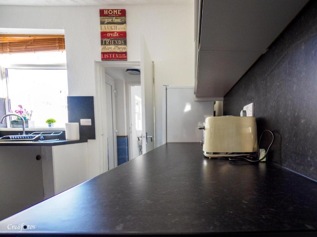 Stoke-on-Trent 12 Cornwallis Lodge Family Room 1 מראה חיצוני תמונה