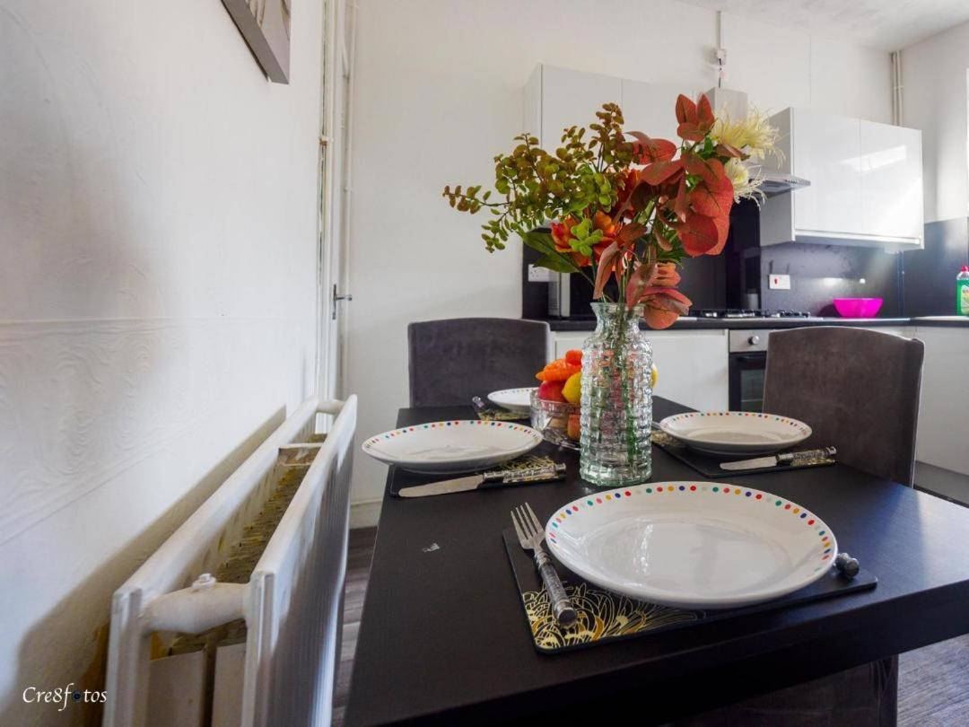 Stoke-on-Trent 12 Cornwallis Lodge Family Room 1 מראה חיצוני תמונה