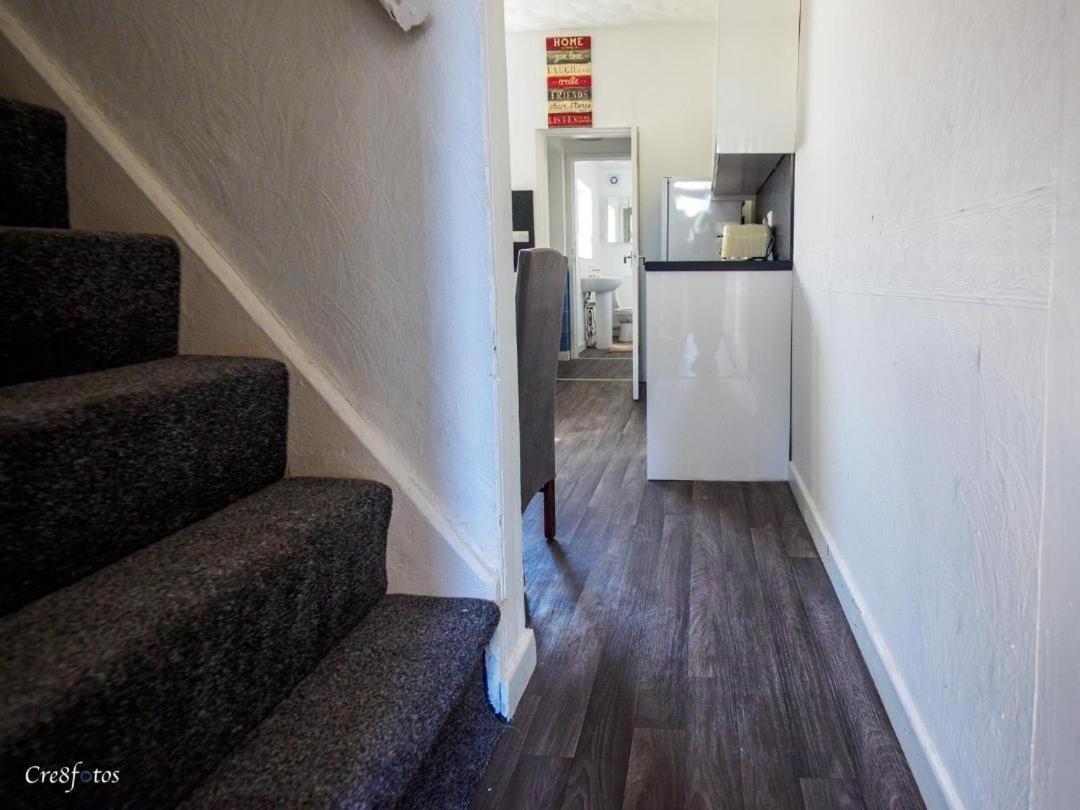 Stoke-on-Trent 12 Cornwallis Lodge Family Room 1 מראה חיצוני תמונה