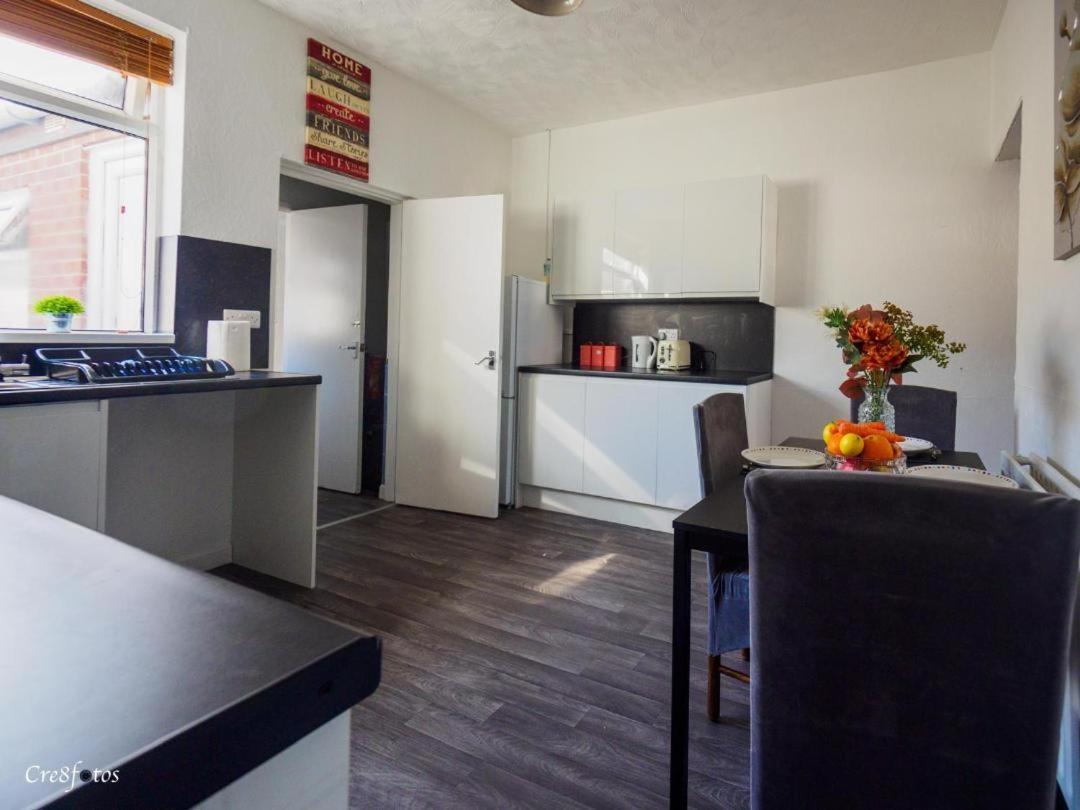 Stoke-on-Trent 12 Cornwallis Lodge Family Room 1 מראה חיצוני תמונה