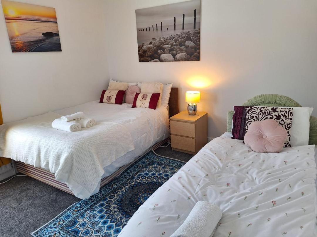 Stoke-on-Trent 12 Cornwallis Lodge Family Room 1 מראה חיצוני תמונה