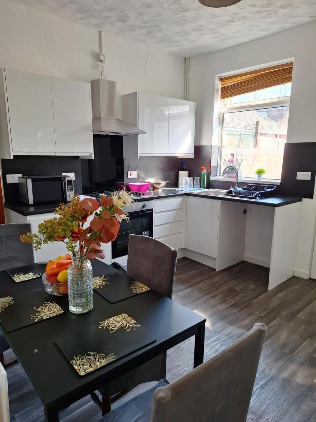 Stoke-on-Trent 12 Cornwallis Lodge Family Room 1 מראה חיצוני תמונה